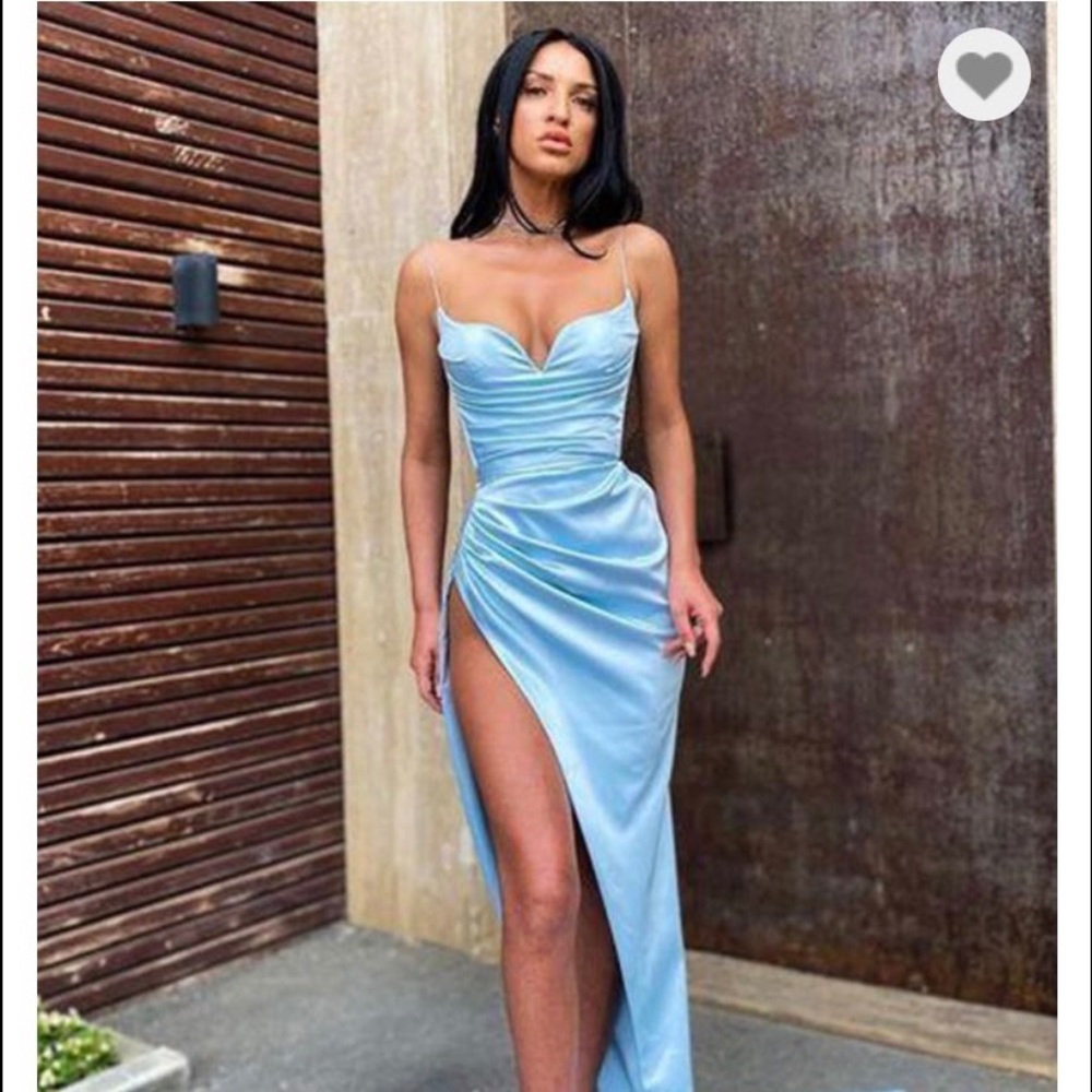 I am selling a never worn before silky blue dress